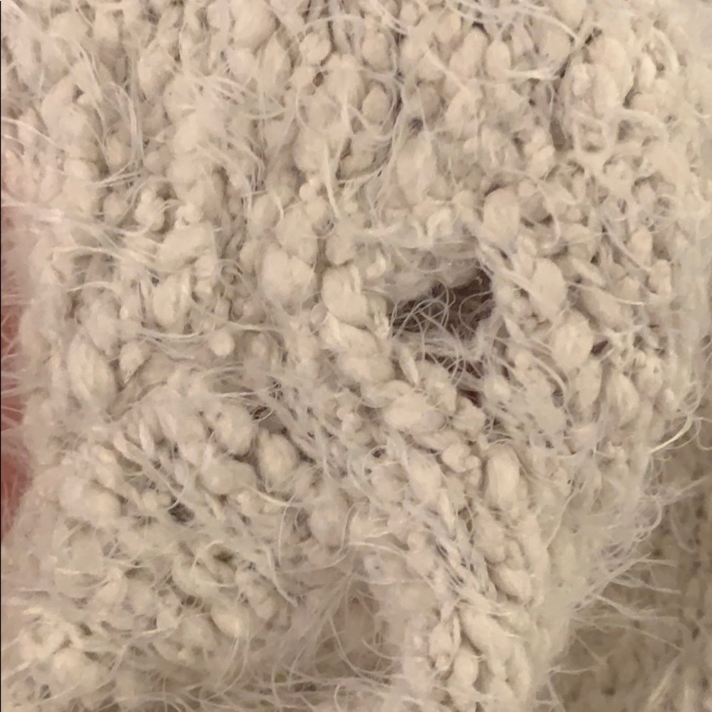 Fuzzy sweater - Picture 3 of 4